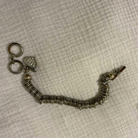 Silver heart charm t- bar bracelet ( fashion) - Picture 2 of 2